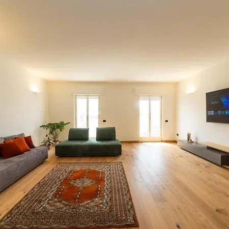 De Life Exclusive Apartment *